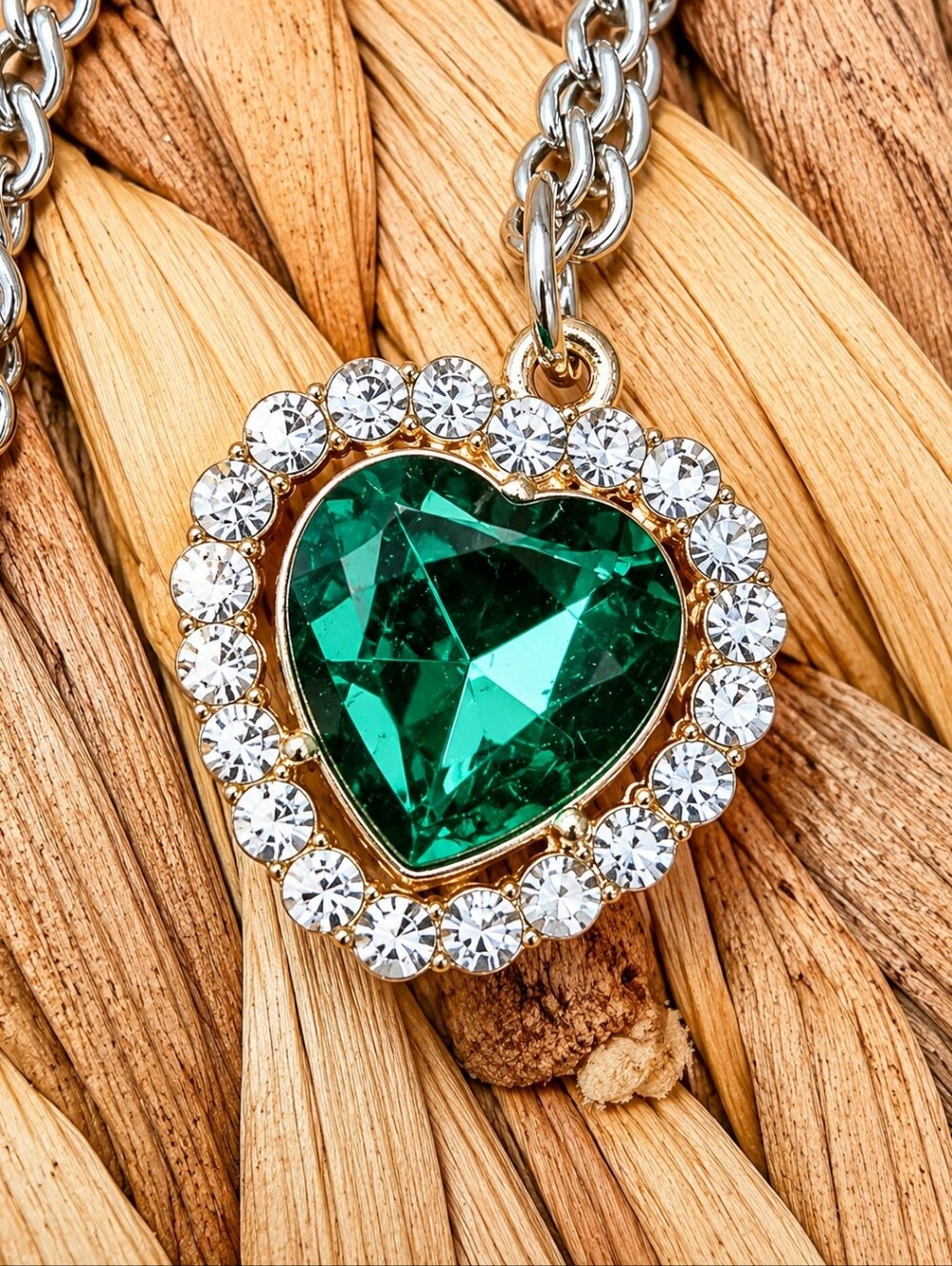 NWT Handmade Y2K Silver Emerald Green Rhinestone Heart Halo Necklace Size 22"